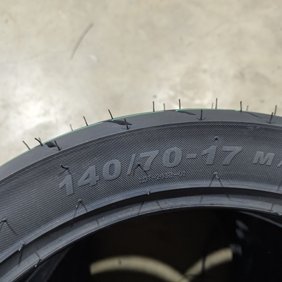 Κατευθείαν ελαστικό 140/70-17 χωρίς σωλήνες για μοτοσυκλέτες με περιεκτικότητα σε καουτσούκ 35%-55% στο Qingdao