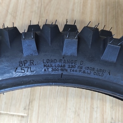 OEM Δικαιούμενο 90/90-21 Υπερμαλακό και μεσαίαμαλακό ελαστικό με εξαιρετική περιεκτικότητα σε καουτσούκ