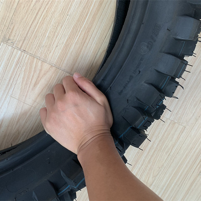 Ελαστικό 140/80-18 Ελαστικό μοτοσυκλέτας για αγώνες σε εκτός δρόμου εδάφους στο λιμάνι του Τσινγκντάο