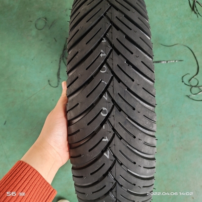 140/70-17 8 Ply Rate Μαύρο ελαστικό μοτοσικλέτας 18 ιντσών Κατασκευασμένο για φόρτωση Λιμάνι Τσιντάο