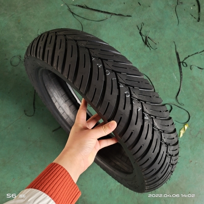140/70-17 8 Ply Rate Μαύρο ελαστικό μοτοσικλέτας 18 ιντσών Κατασκευασμένο για φόρτωση Λιμάνι Τσιντάο