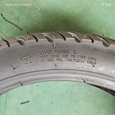 140/70-17 8 Ply Rate Μαύρο ελαστικό μοτοσικλέτας 18 ιντσών Κατασκευασμένο για φόρτωση Λιμάνι Τσιντάο