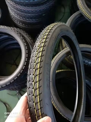 Τυποποίηση ελαστικών φόρτωσης του λιμένα Qingdao για ελαστικά μηχανών IRC 60/100-17 70/100-17 Συμπεριλαμβανομένων