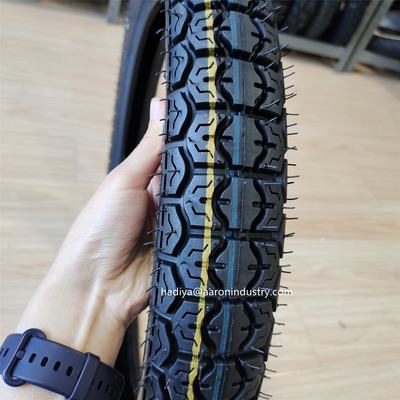 300-17 300-18 2,3/2,6KG Περιεκτικότητα σε καουτσούκ 35%-55% Ελαστικό μοτοσυκλέτας για την αγορά της Νότιας Αμερικής