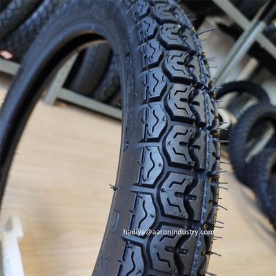 300-17 300-18 2,3/2,6KG Περιεκτικότητα σε καουτσούκ 35%-55% Ελαστικό μοτοσυκλέτας για την αγορά της Νότιας Αμερικής