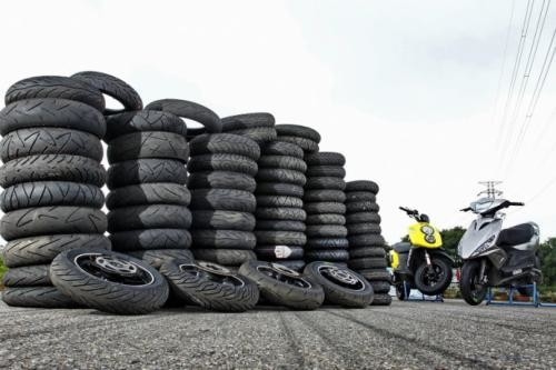 Τεχνητά μοτοσυκλέτα Τεχνητό περίβλημα Μέγεθος 300 18 με παραγωγική ικανότητα 5000 τεμάχια την ημέρα
