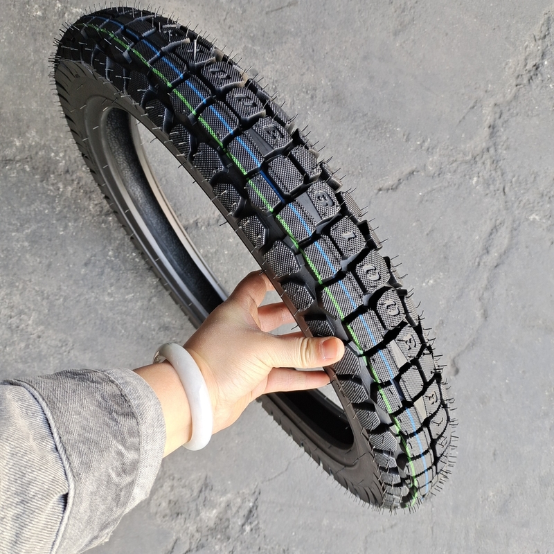 3.00-18 Natural Rubber ελαστικό μοτοσυκλέτας για το λιμάνι φόρτωσης Qingdao